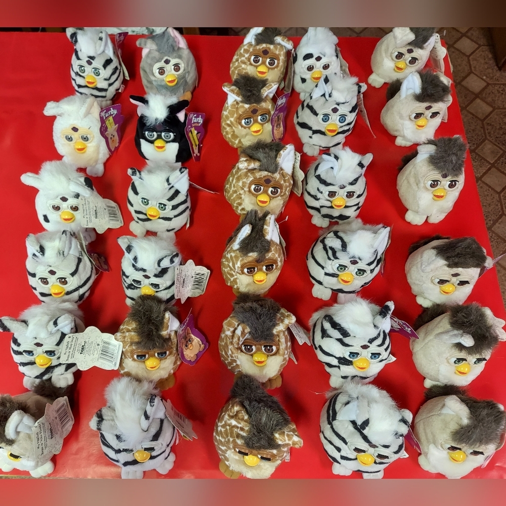 1999 Furby dolls 30 dolls